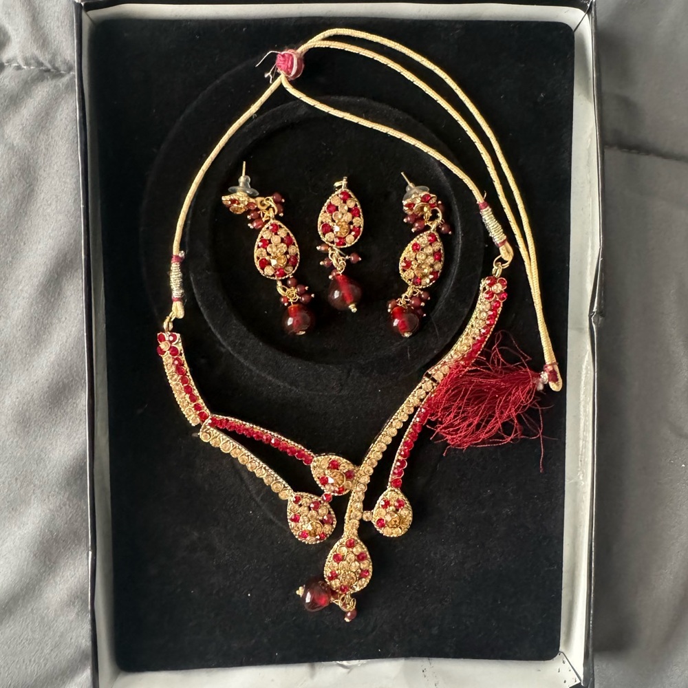 Aneri Jewelry Set- necklace, pendant & earrings